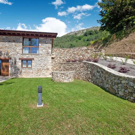 Modern In Parres With Garden *