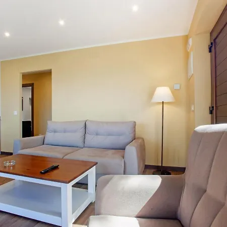 Modern In Parres With Garden * Bodes
